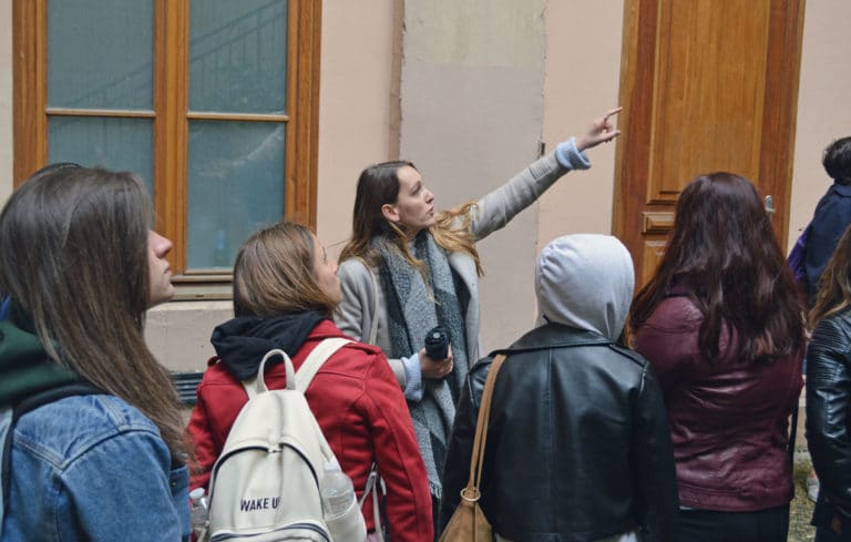 -maison-des-canuts-lyon-croix-rousse-musee-soie-tissage-atelier-jacquard-scolaire-groupe-